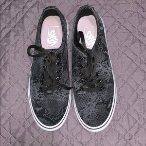 Women’s vans size: 8